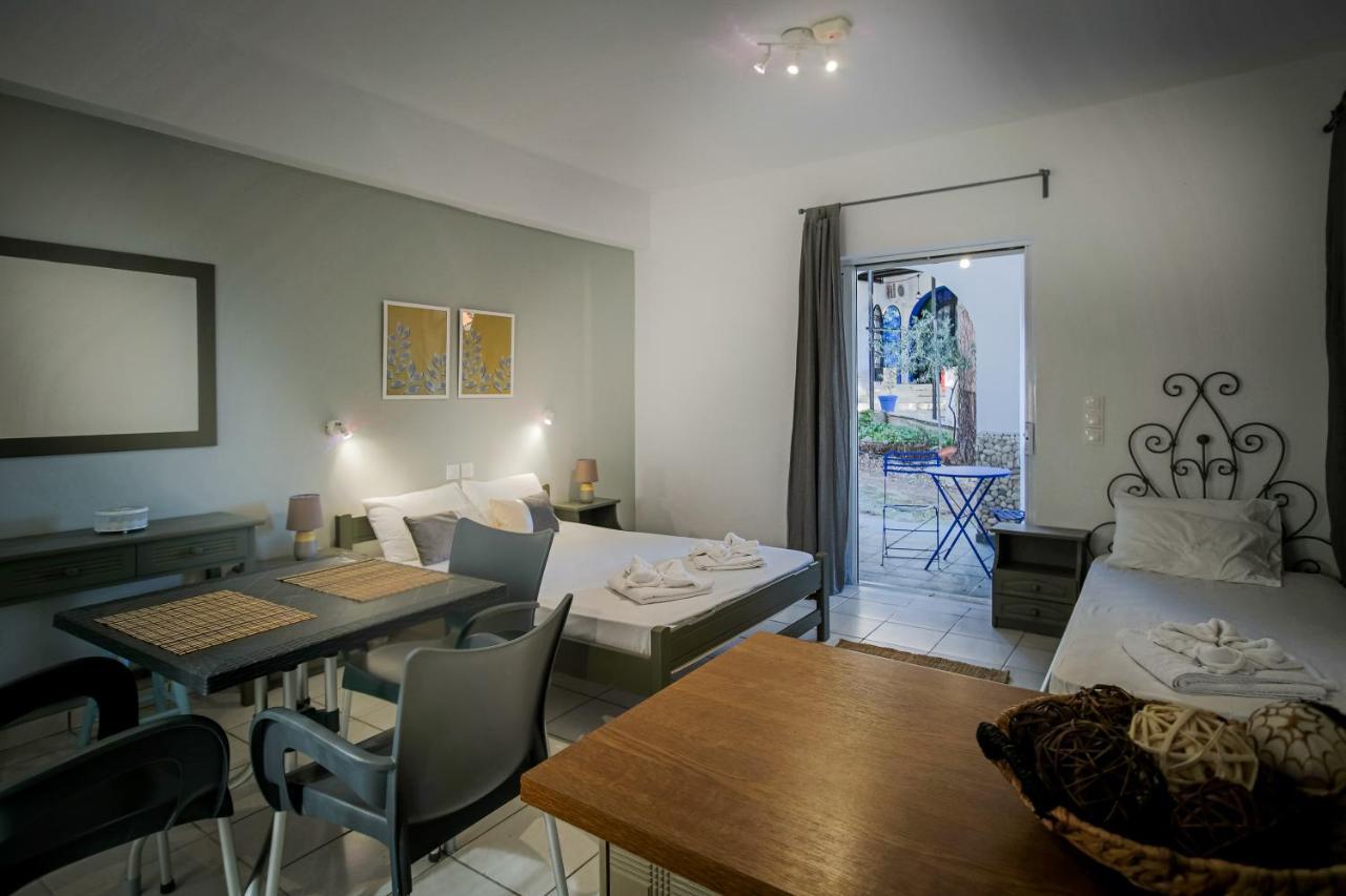 Velendzas Holidays 3*